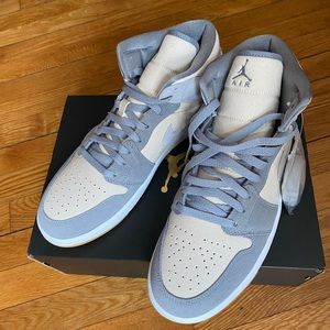 NEW Nike Men’s Air Jordan 1 Mid SE